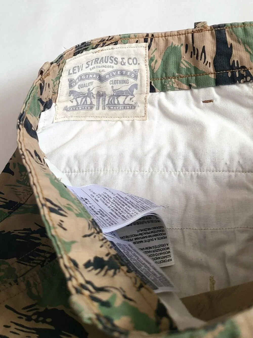 Levis Snap Camo Cargo Shorts Men Sz 36W